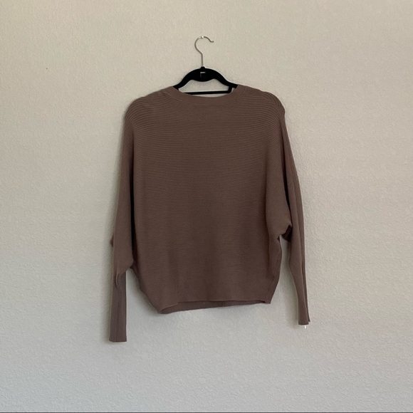 Women’s Sweater - Picture 3 of 5